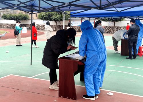 曲江枫湾镇开展全员大规模新冠病毒核酸采集演练，运动场馆高效服务显担当