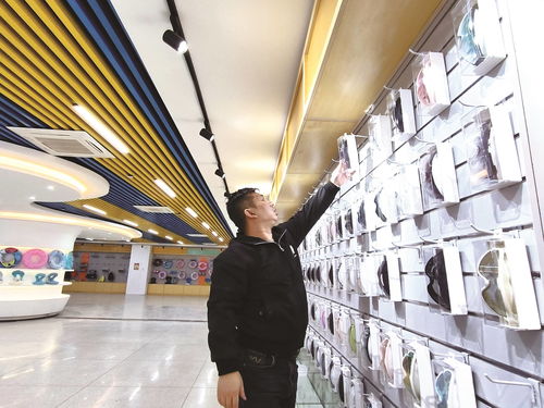 石狮体育防护用品零售市场迎来新机遇 融媒体记者实地探访